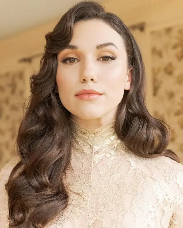 Grace Caroline Currey Biography: The Journey to Stardom 